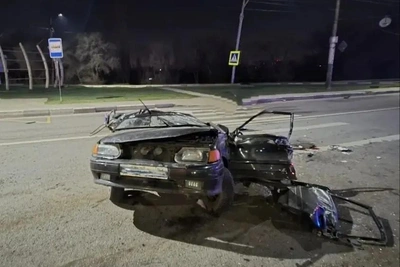 В Воронеже ВАЗ выехал на встречную: один погиб, трое в больнице