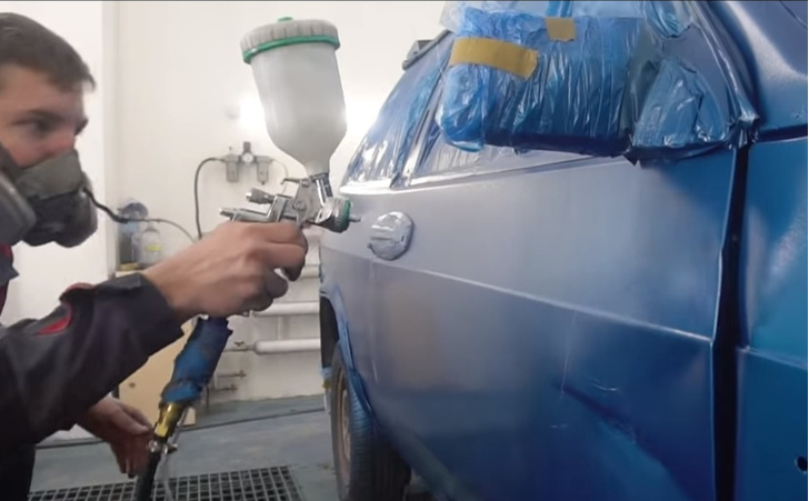 Эксперимент от русских мужиков: покрасить автомобиль жидким пенопластом (видео)