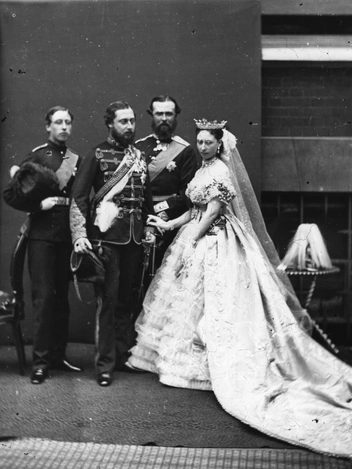 Принцесса Алиса в день своей свадьбы с Луи Гессенским