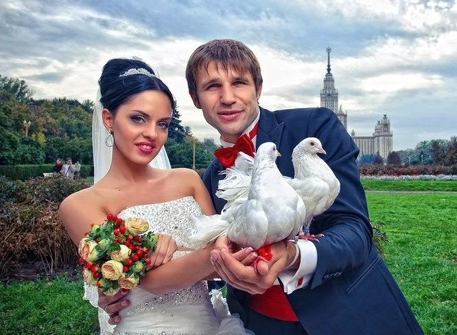Бросила Мондезира и пустилась во все тяжкие: Ефременкова забыла прилично одеться на свадьбу