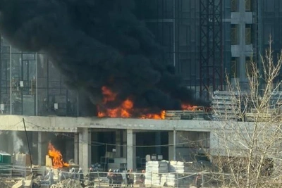 Дым над Технопарком: пожар на стройке элитного ЖК