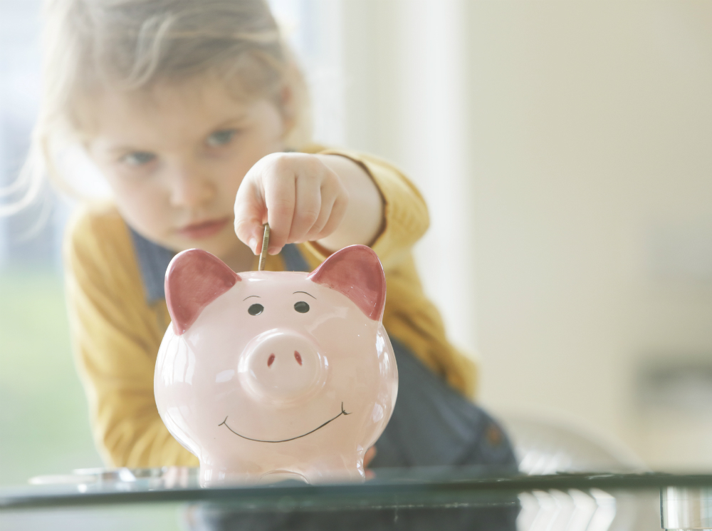 Как научить ребенка обращаться с деньгами | marieclaire.ru