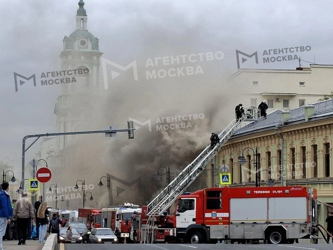В центре Москвы загорелся бар «Подозрительные лица» | Источник: Агентство «Москва» / T.me