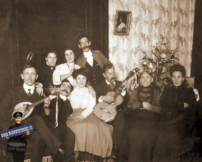 Так Новый год встречали примерно в 1919 году! | Источник: Фотоархив Гаврильцевой Е.А. / myekaterinodar.ru