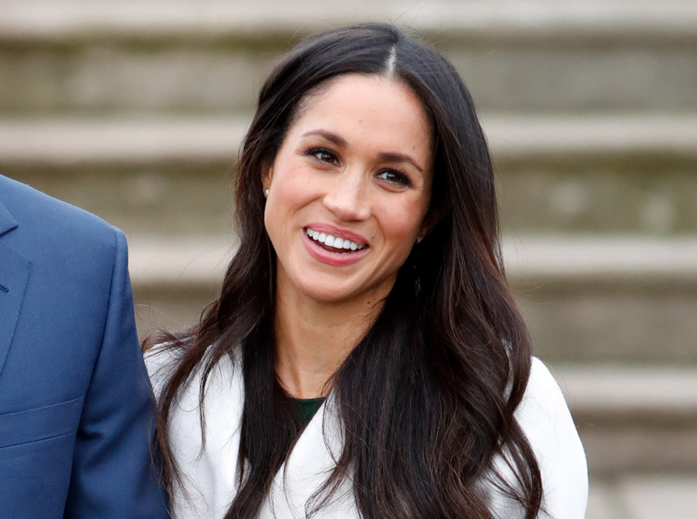 Меган Маркл во время официальной фотосессии сразу после объявления о помолвке, 27 ноября 2017 года | marieclaire.ru