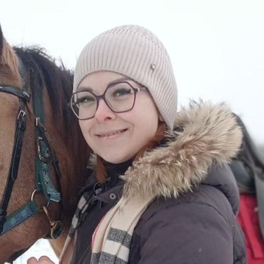 Беспомощная лежит на земле, а два амбала пинают: видео избиения волонтера Валерии Беловой, после которого она умерла