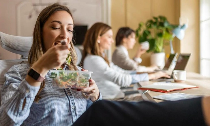 еда, желудок, растянуть | Источник: iStockphoto