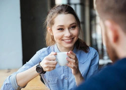 Как понравиться за 60 секунд: 7 простых лайфхаков, которые действительно работают