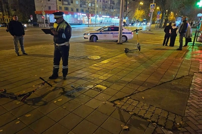 Самокатчик в Екатеринбурге сбил коляску с двухлетней девочкой