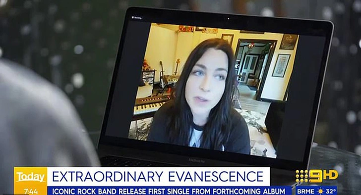 Фарфоровая принцесса: солистка Evanescence совсем не изменилась за последние 17 лет