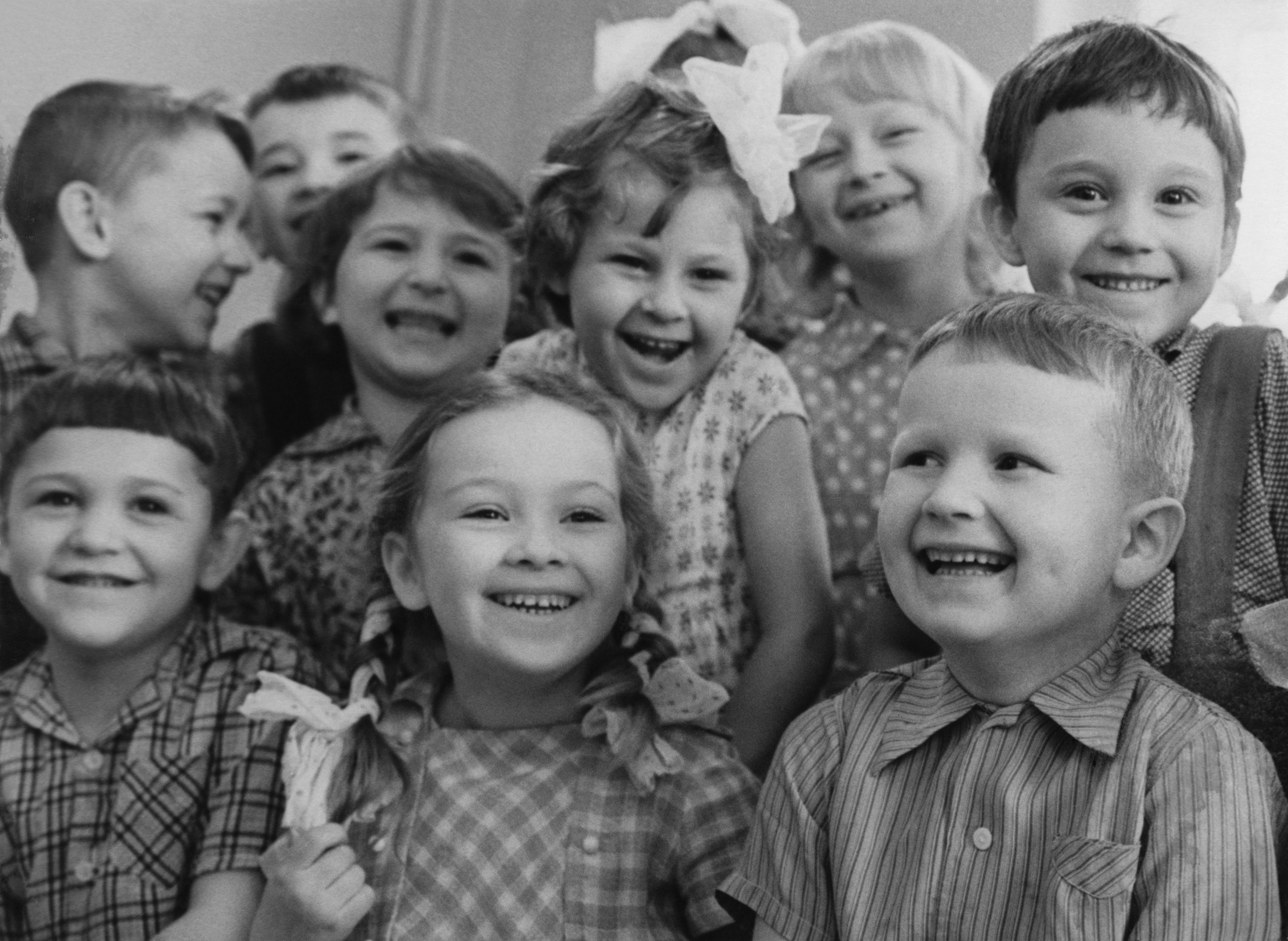 Дети ссср какого года. 1950 1 Июня день защиты детей. С днем защиты детей советские. Советское детство эмоции. Дети СССР смеются.
