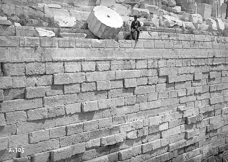Фундамент Парфенона на афинском Акрополе, фото 1885–1890 | Источник: vintag.es