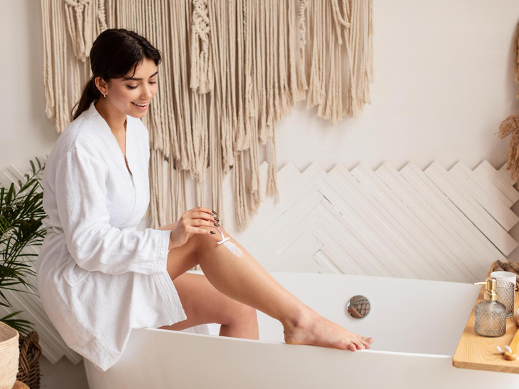 Как брить ноги реже: 7 хитростей, которые помогут продлить гладкость кожи