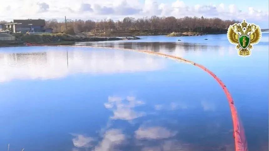 В бухте на Соловках произошел разлив топлива