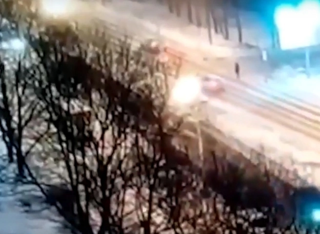 На западе Москвы автомобиль сбил на пешеходном переходе женщину и ее дочь | ya62.ru