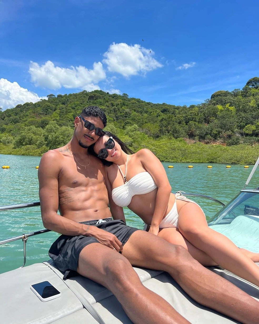 Супруги отдыхают вместе | Источник: fabihase_ / Instagram.com*