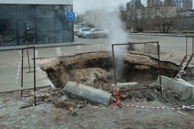 Волгоградцы жалуются на парящий над теплотрассой котлован