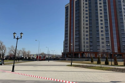 В Анапе беспилотник повредил многоквартирный дом