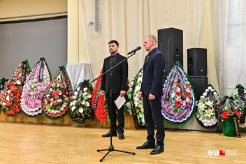 Глава Добрянского округа говорил вкрадчиво, с паузами, явно сдерживая эмоции | Источник: Василина Любимова / 59.RU