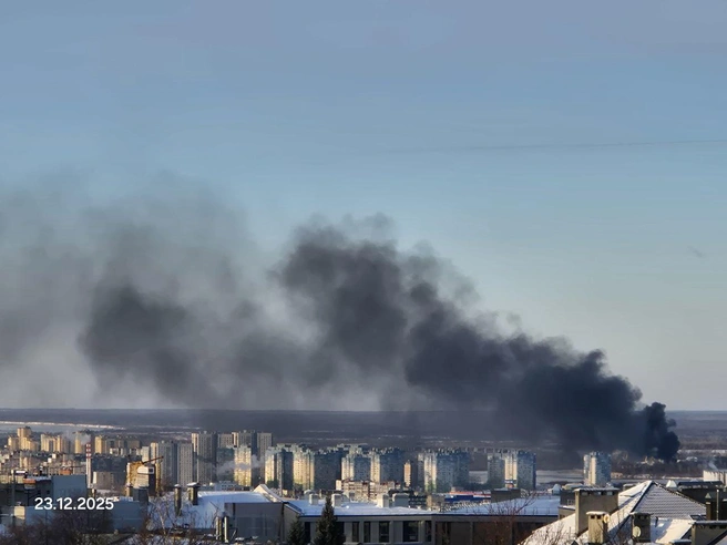 Черный дым заметили в различных районах города. | Источник: Читатель NN.RU