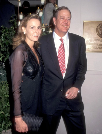 Бизнесмен Дэвид Х. Кох и Джулия Флешер, 1995 год