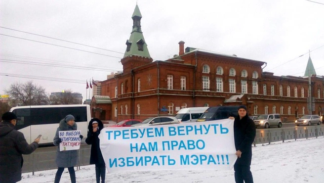 Омичи простояли с плакатом около часа | ngs55.ru