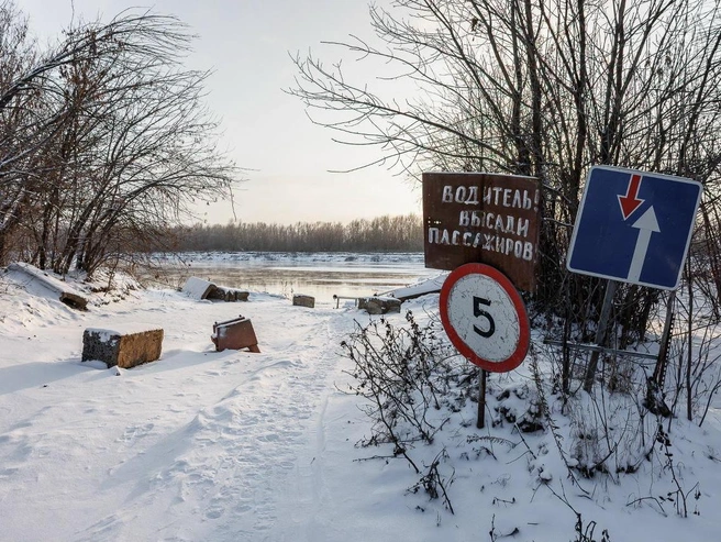 Использование моста запрещено в холодное время года. | Источник: Алексей Волхонский / V1.RU
