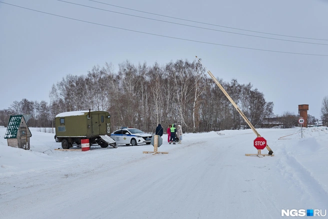 Так выглядел въезд в расположенное неподалеку от Козихи село Новопичугово в марте | Источник: Александр Ощепков / NGS.RU