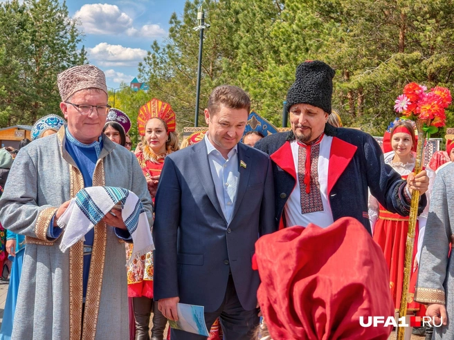 Депутат Курултая Юлай Кидрасов (по центру) | Источник: Булат Салихов / UFA1.RU