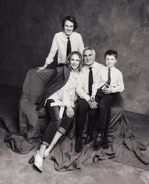 Редкое семейное фото Валерия Меладзе и Альбины Джанабаевой с детьми