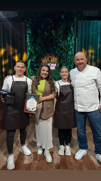 В шоу «Молодые ножи» Григорий выиграл главный приз&nbsp;— золотой нож | Источник: предоставлено Григорием Хорошавцевым