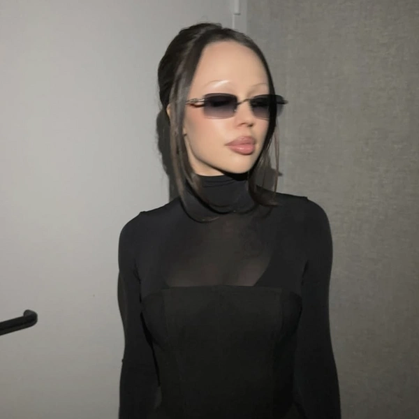 инстасамка, инстасамка песни, инстасамка 2025, инстасамка фото, сколько лет инстасамке, про инстасамку, instasamka, стиль инстасамки | Источник: Социальные сети