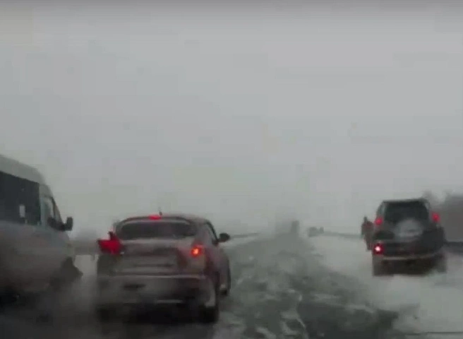 Опубликовано видео момента ДТП на трассе М4, в которое попал автомобиль с рязанскими номерами | ya62.ru