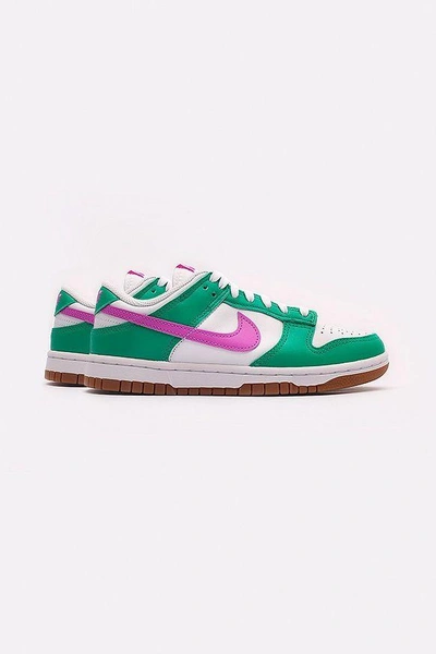 Кроссовки Nike WMNS Dunk LowГде купить: sneakerhead.ru