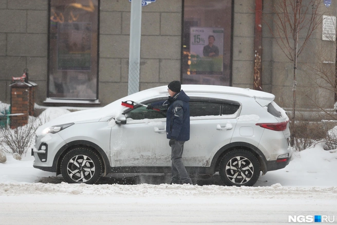 В городе во многих местах собрались серьезные пробки | Источник: Андрей Бортко / NGS.RU