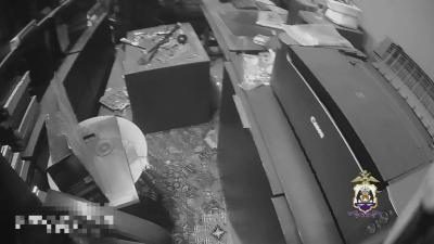 В Великом Новгороде задержаны двое студентов-пособников аферистов