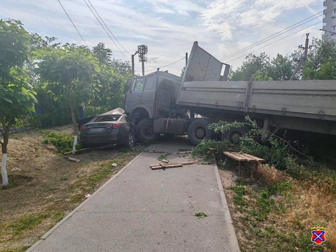 Женщина из Mazda госпитализирована | Источник: ГУ МВД России по Волгоградской области