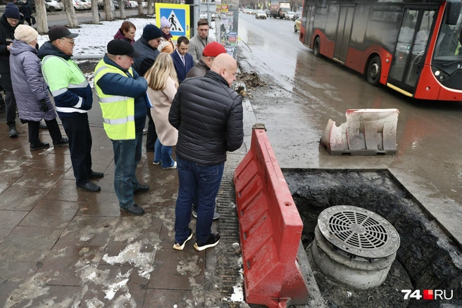 Положить новый асфальт, чтобы потом вырыть в нем дыры&nbsp;— впечатляет | Источник: Наталья Лапцевич