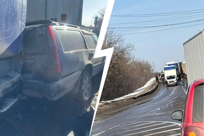 Фура столкнулась с семью автомобилями на Каширском шоссе