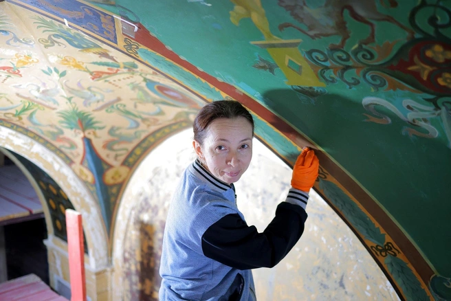 Художник-реставратор Любовь Груздева | Источник: Дарья Драй / «Фонтанка.ру»