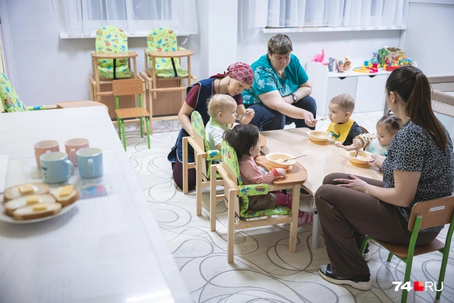 У каждого свои навыки, в таком раннем возрасте это нормально. В любом случае воспитатели голодными не оставят | Источник: Наталья Лапцевич / 74.RU