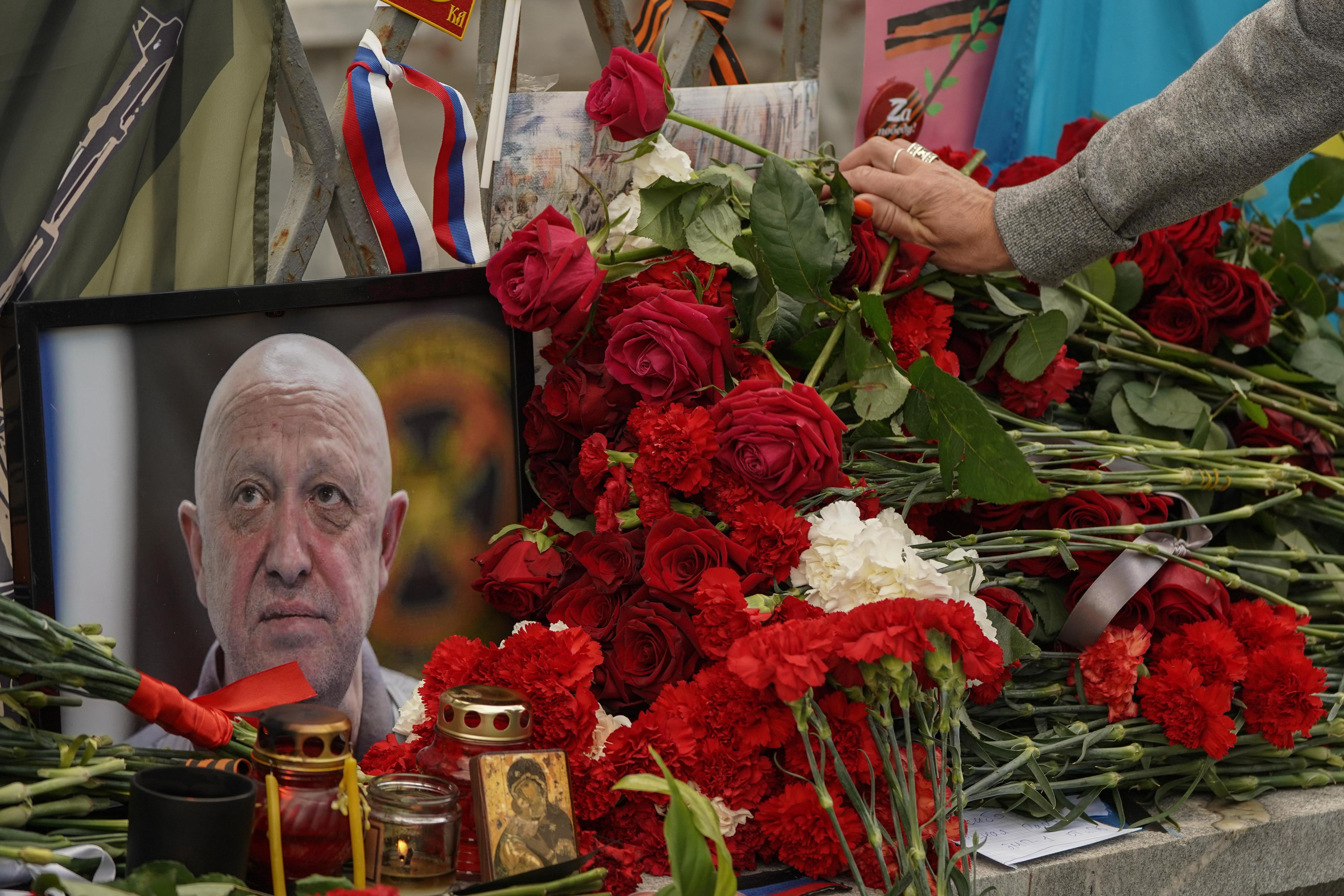 Пока все обсуждали похороны Евгения Пригожина, его погребли в закрытом  формате | STARHIT