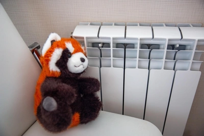 «Сижу у батареи — мёрзну»: отопление отключили на намыве