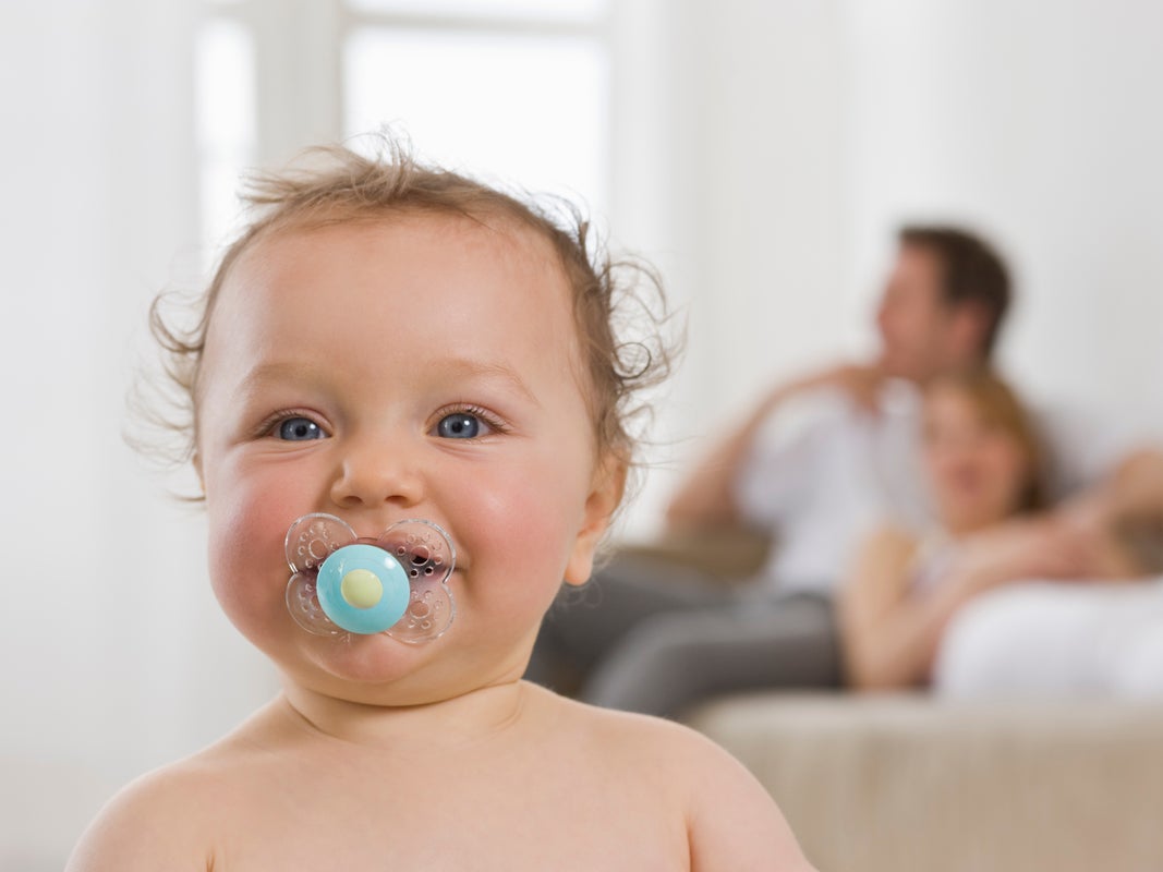 Оральная стадия: почему малыши все тянут в рот - Parents.ru | PARENTS