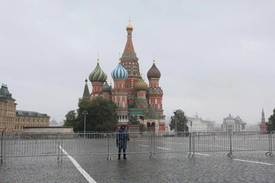 Усиление охраны и ограждения на Красной площади в День города: фото