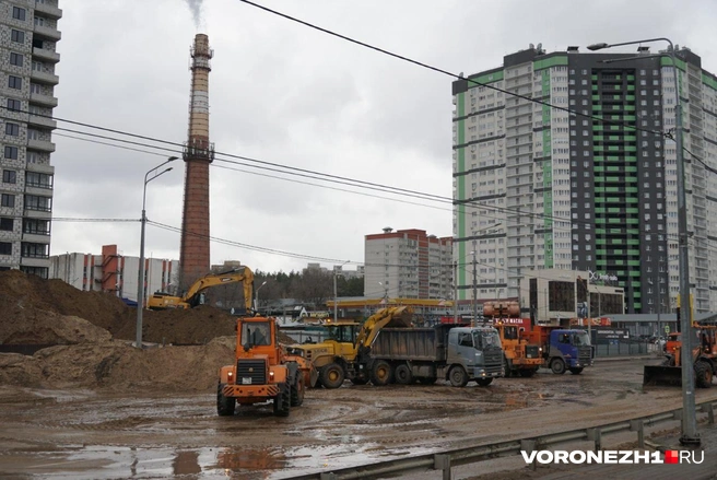 Трубу прорвало рядом с новостройкой | Источник: Дмитрий Волгин / Voronezh1.ru