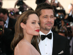 Семилетний развод с Питтом довел Джоли до лицевого паралича