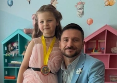 «В сентябре уже школа. Поверить не могу!»: милые кадры дочки Сергея Лазарева с выпускного в детском саду