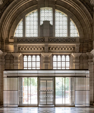 Новый вход в историческое здание музея Виктории и Альберта