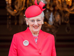 В новогоднюю ночь королева Дании отреклась от престола в пользу сына, замешанного в секс-скандале
